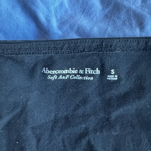 Set of Two Abercrombie Hook Clasp Top Size Small - Picture 4 of 4